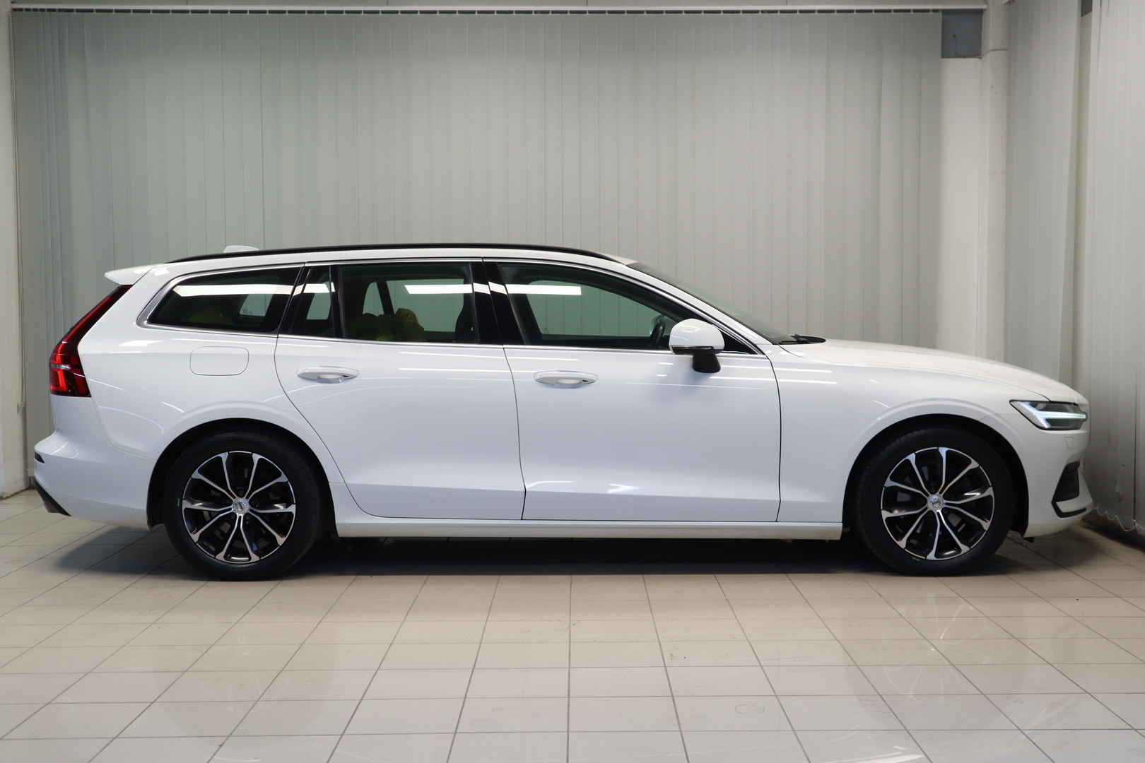 Volvo V60 B3 MHEV Business aut 2021, kuva 5/26