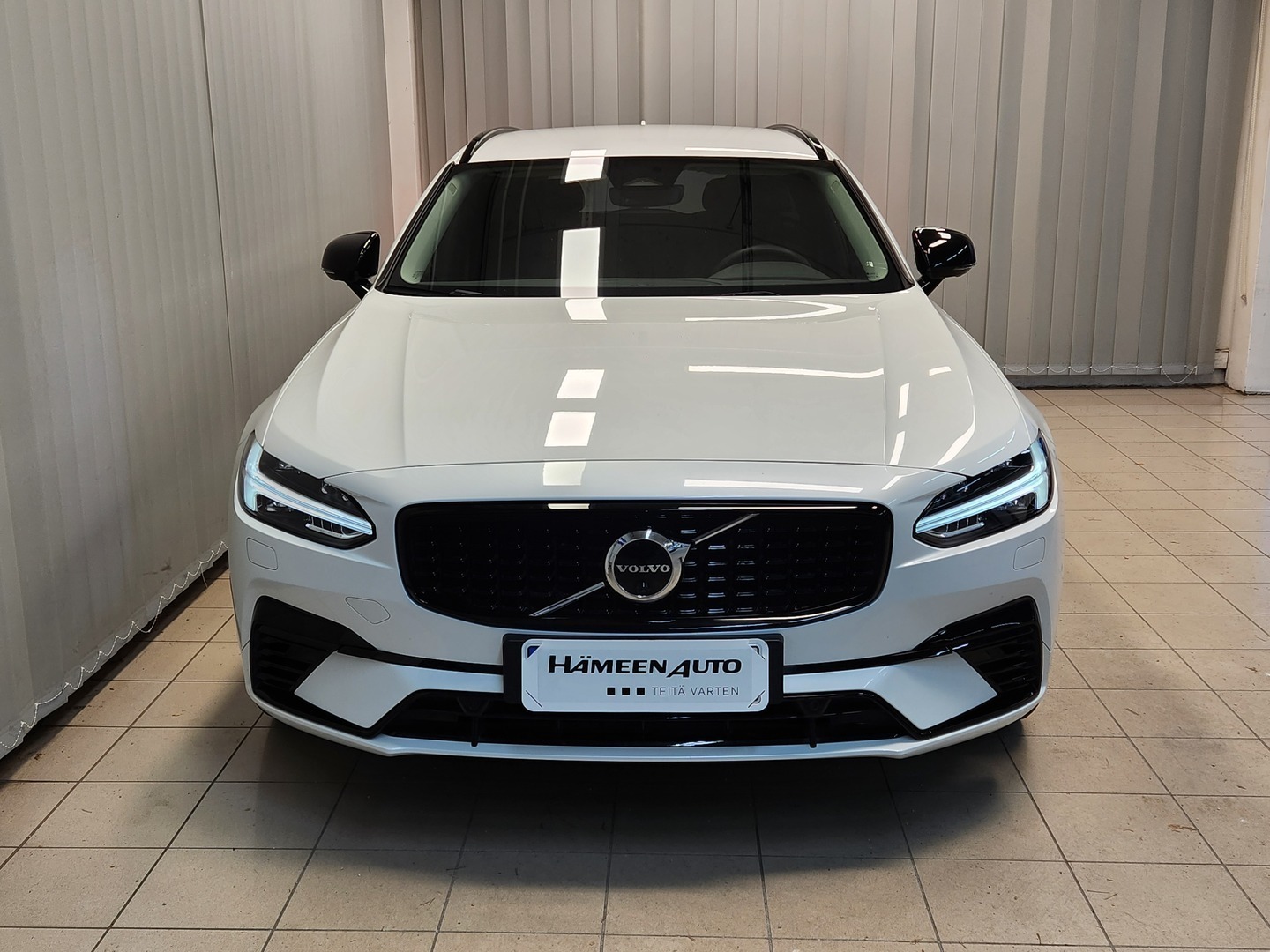 Volvo V90 2023, photo 3/19