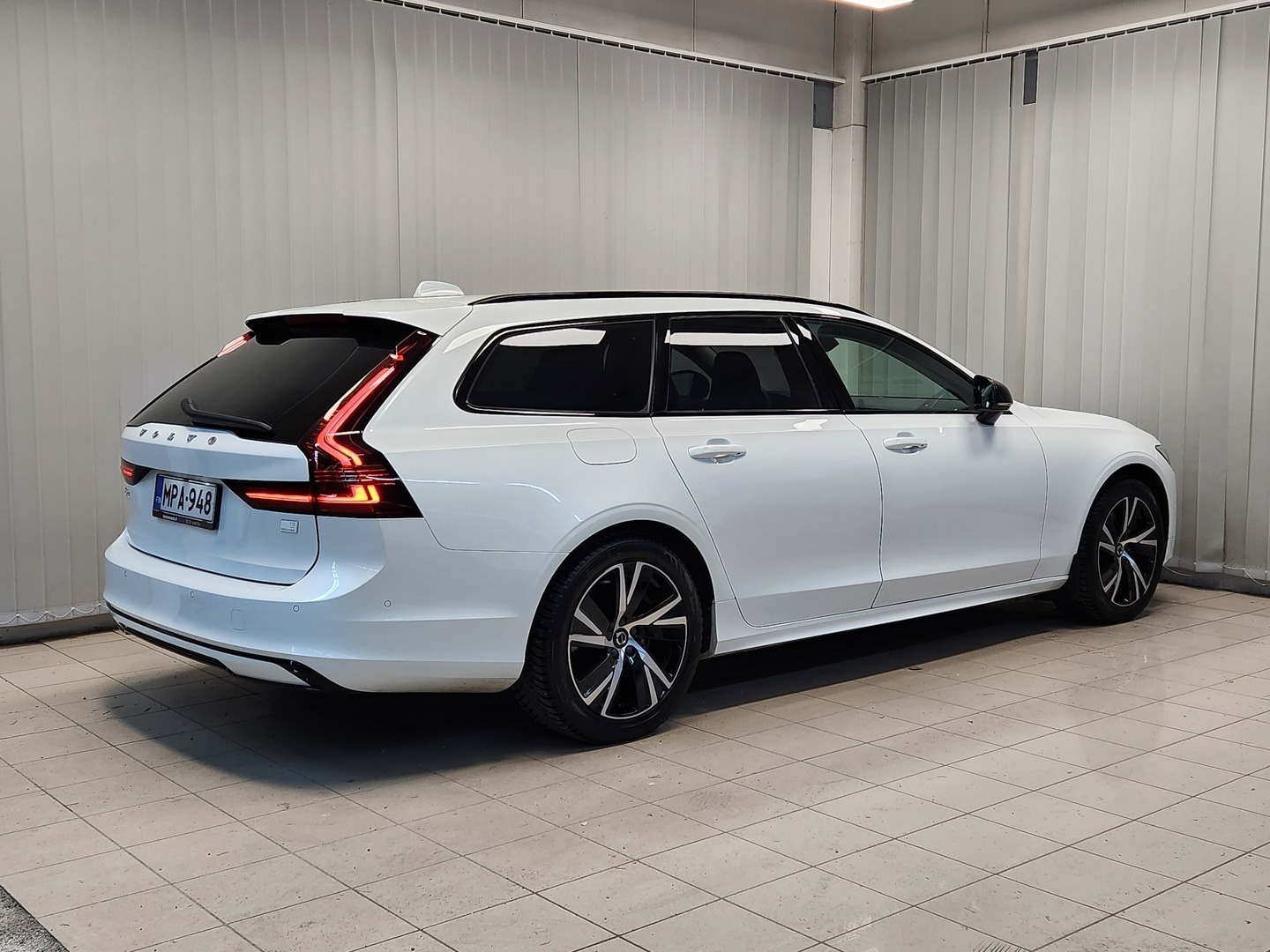 Volvo V90 2023, photo 5/19