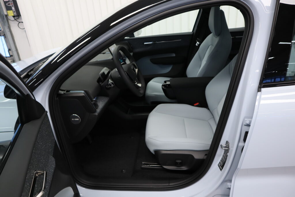 Volvo EX30, image 10