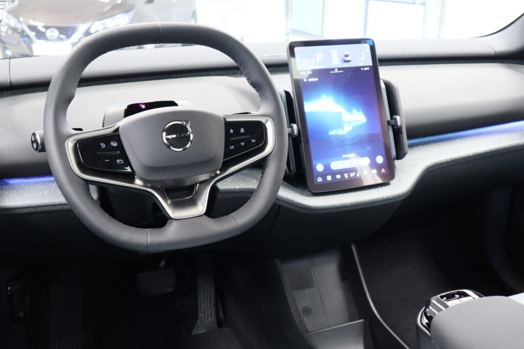 Volvo EX30, image 13