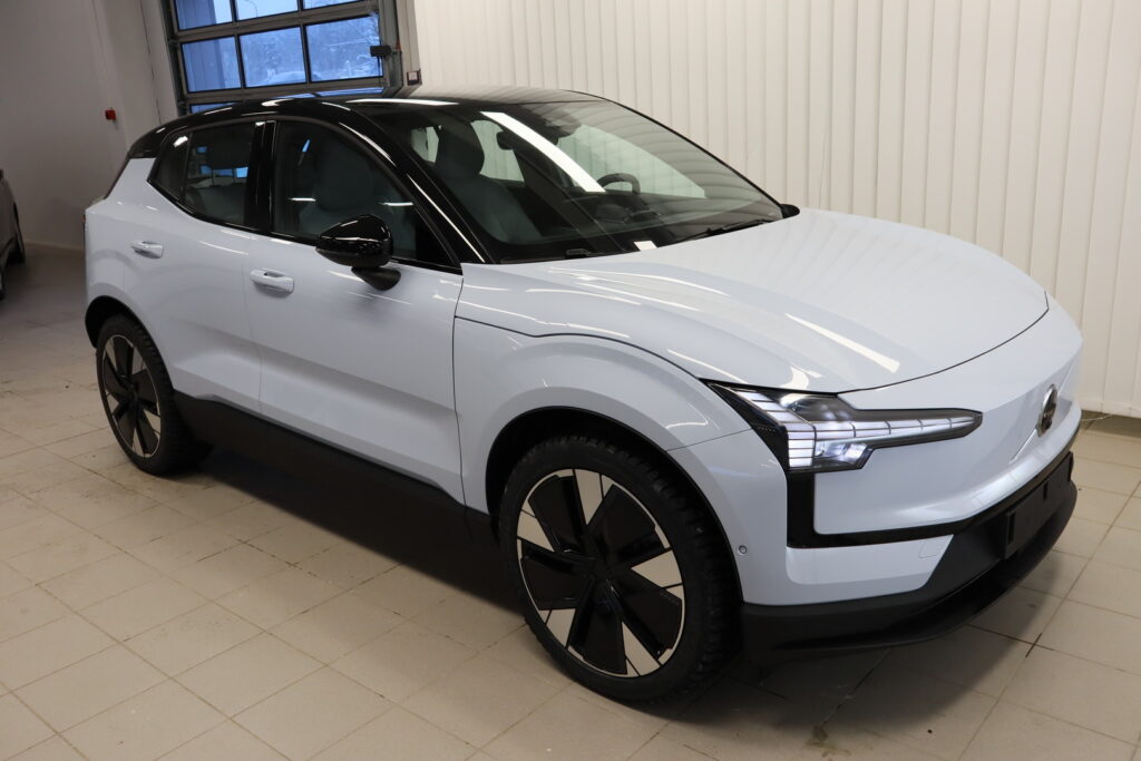 Volvo EX30, image 2
