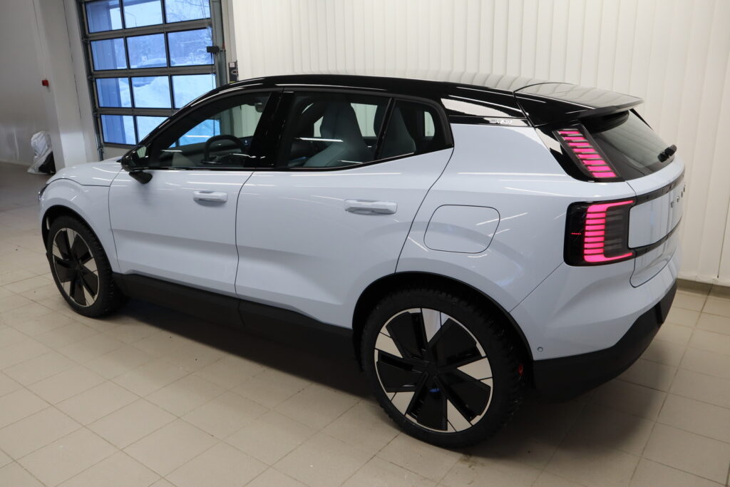 Volvo EX30, image 4