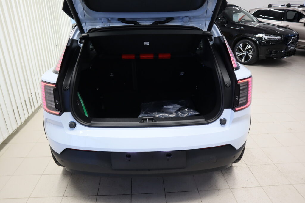 Volvo EX30, image 6