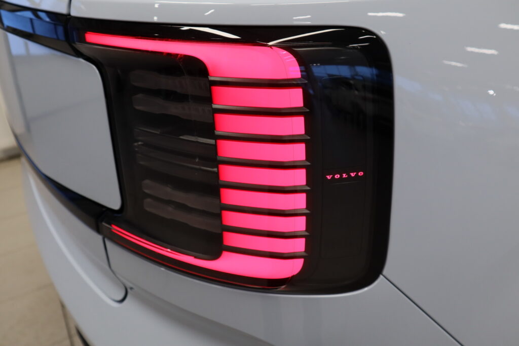 Volvo EX30, image 9