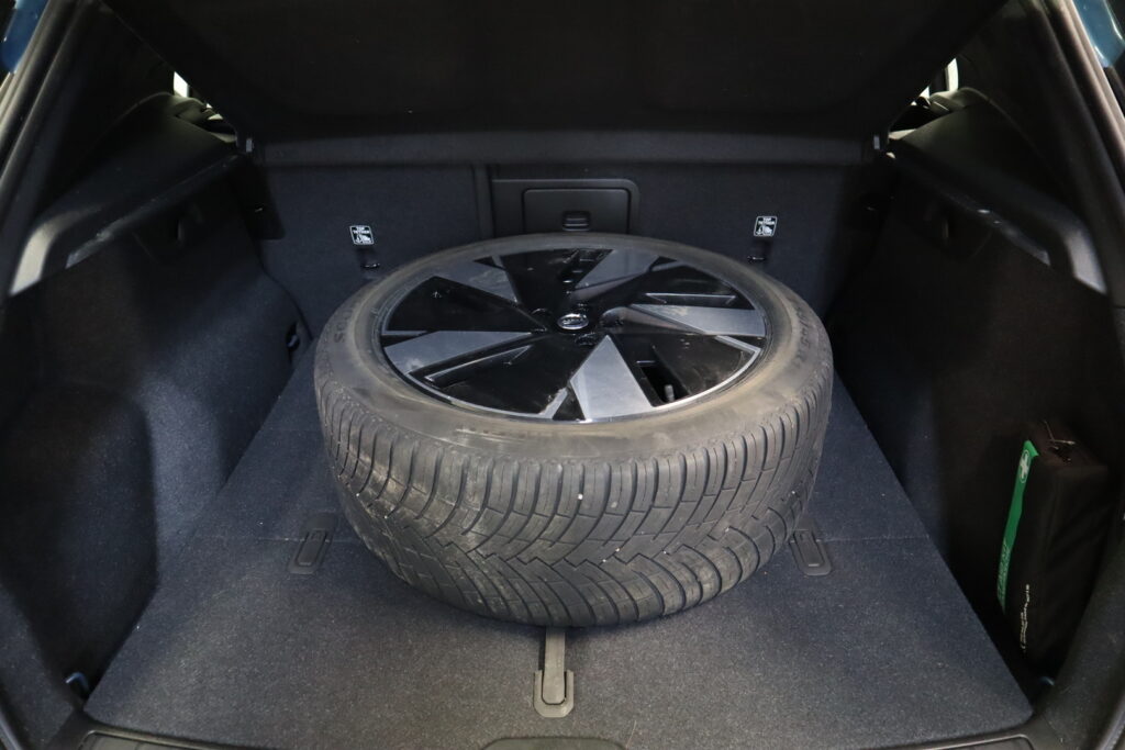 Volvo XC40, image 22