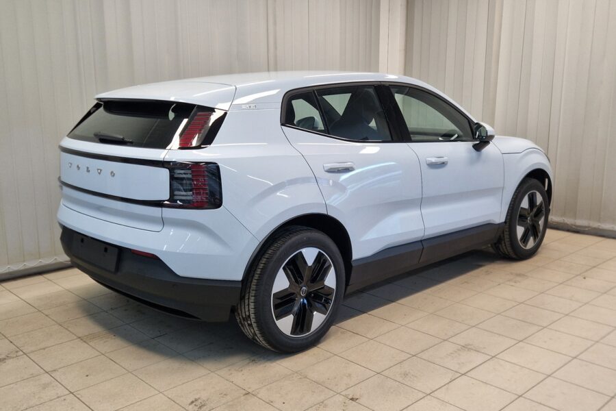 Volvo EX30, image 2