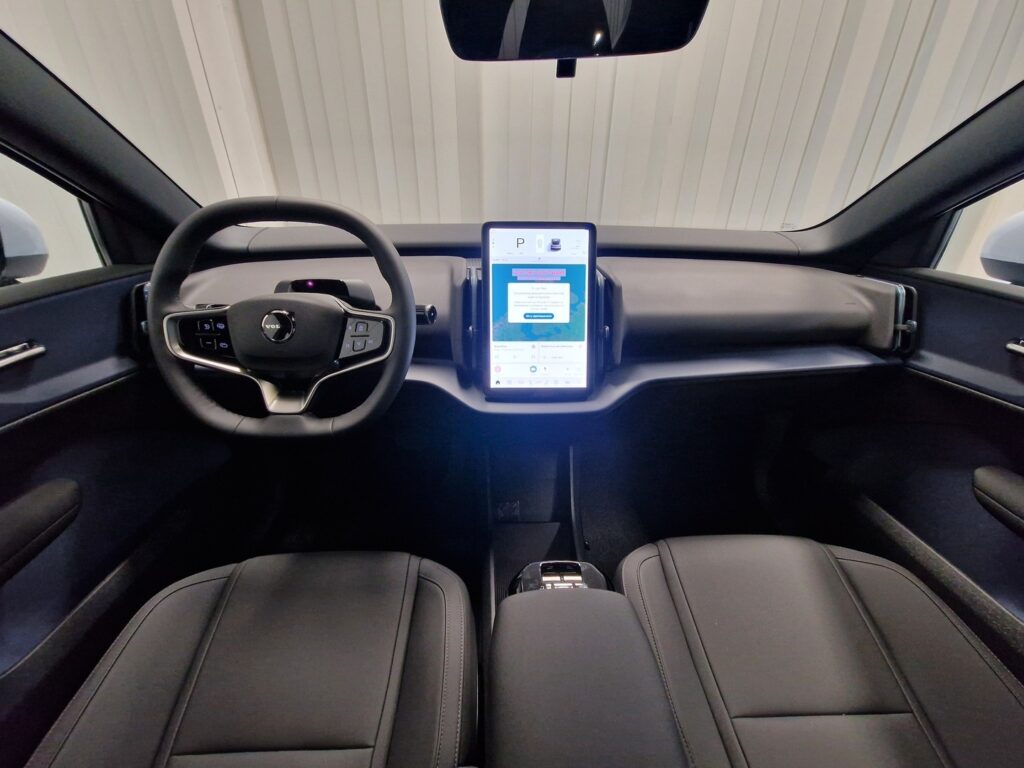 Volvo EX30, image 7