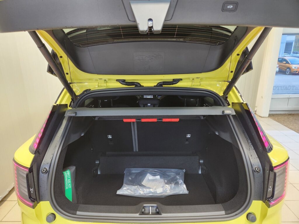 Volvo EX30, image 16