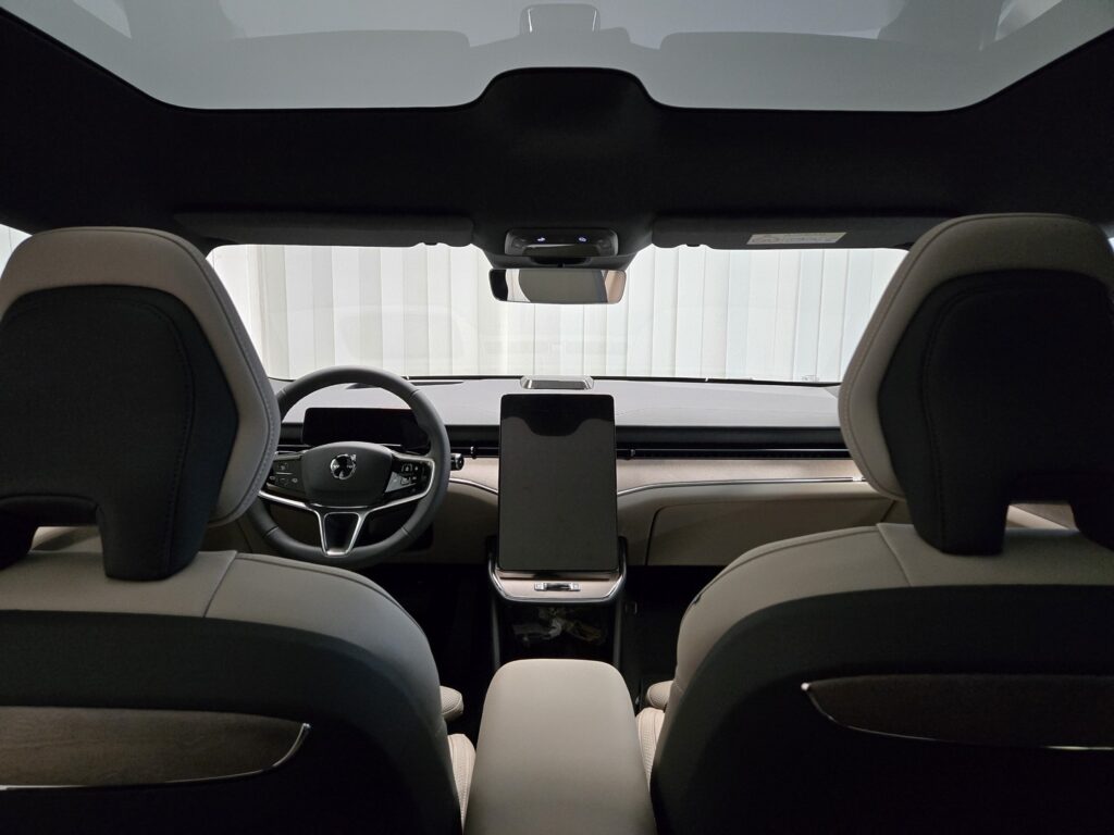 Volvo ES90, image 11