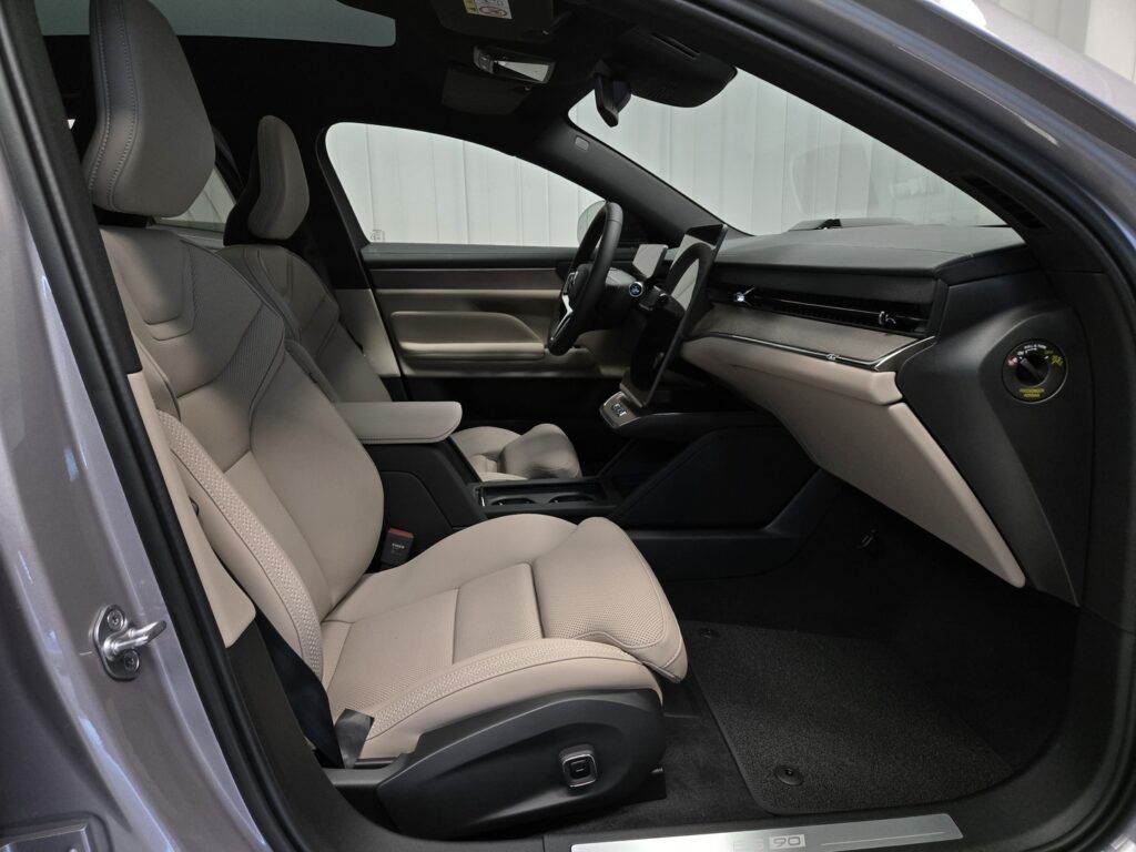 Volvo ES90, image 9