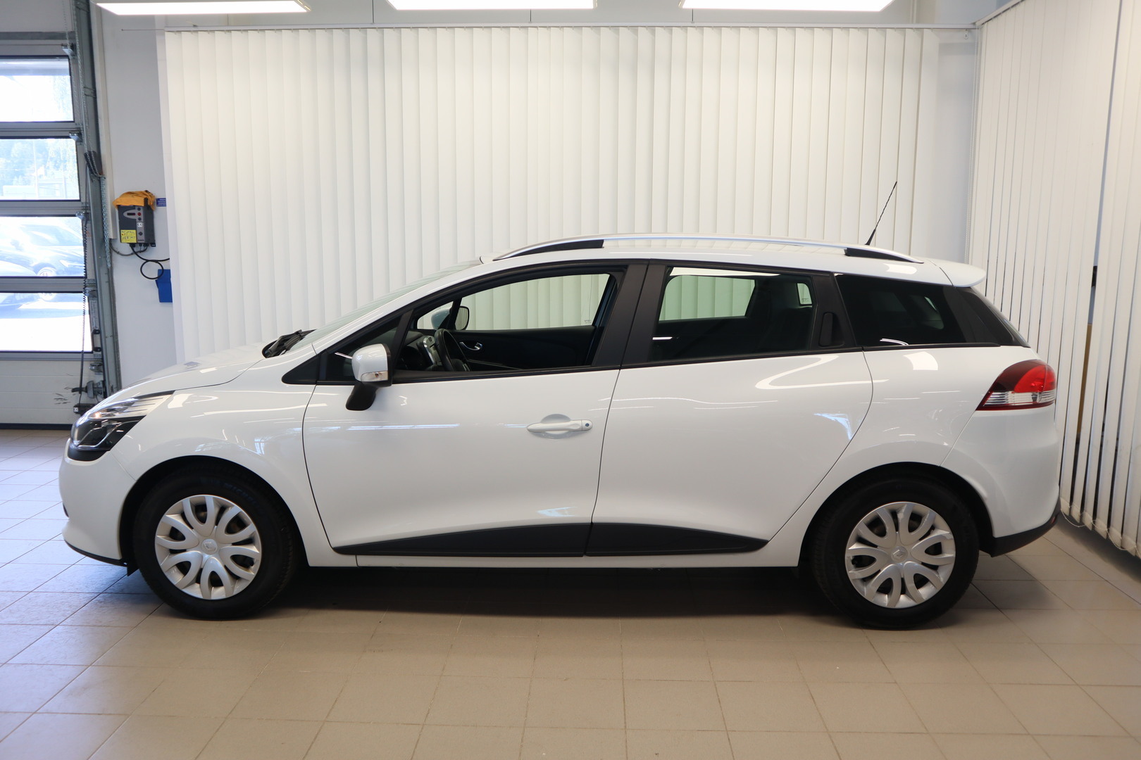Renault Clio Sport Tourer Energy TCe 90 2015, kuva 3/21