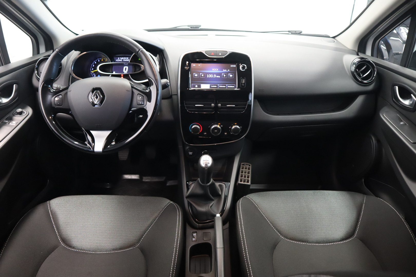 Renault Clio Sport Tourer Energy TCe 90 2015, kuva 7/21