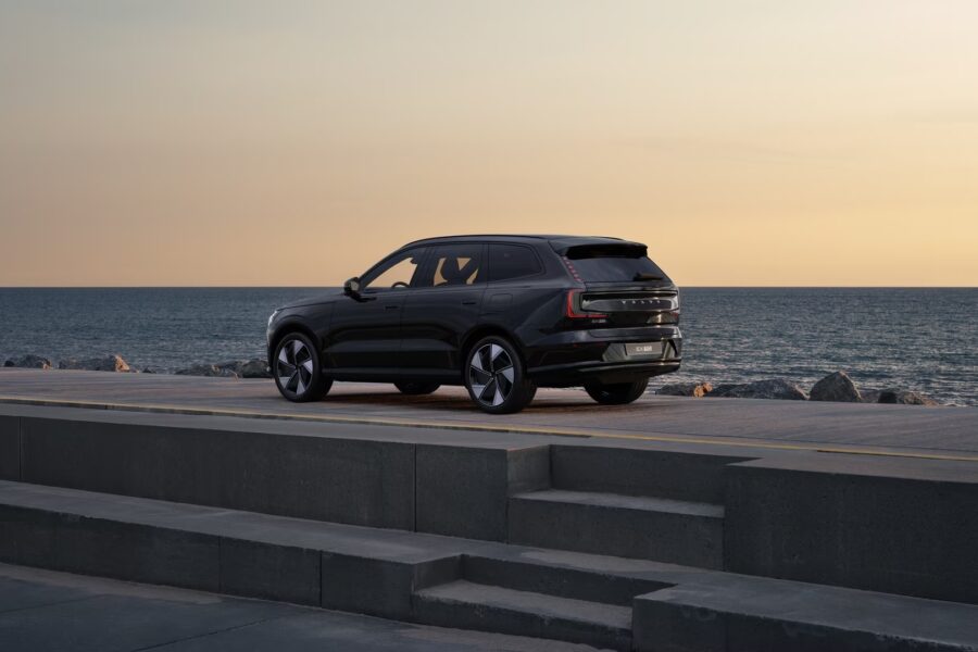 Volvo EX90, image 2