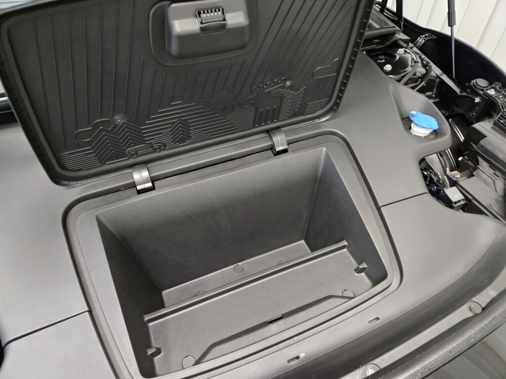 Volvo EX30, image 11
