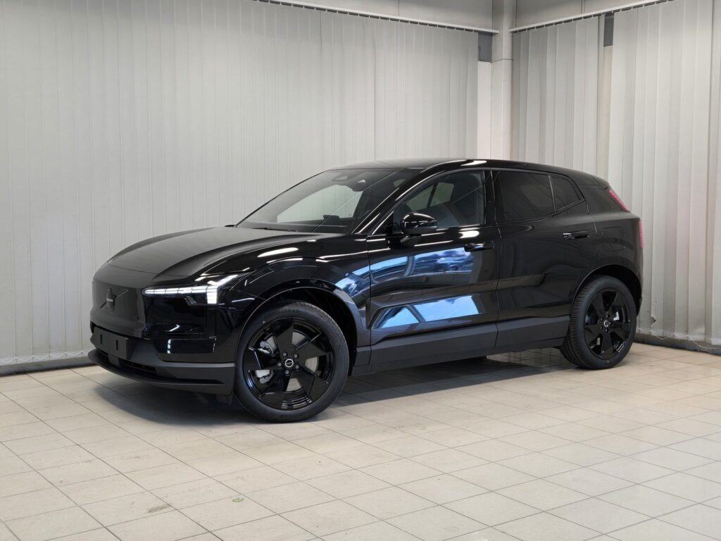 Volvo EX30 P8 AWD Plus Black Edition 2027, photo 2/11