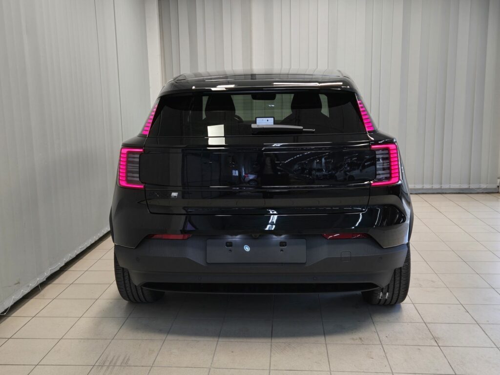 Volvo EX30 P8 AWD Plus Black Edition 2027, photo 4/11