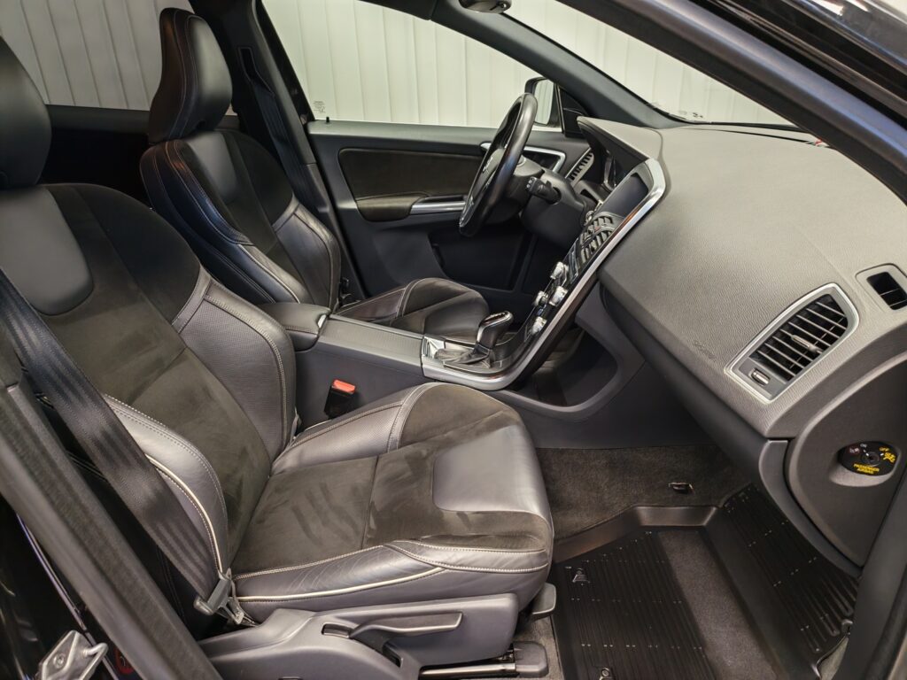 Volvo XC60, image 12