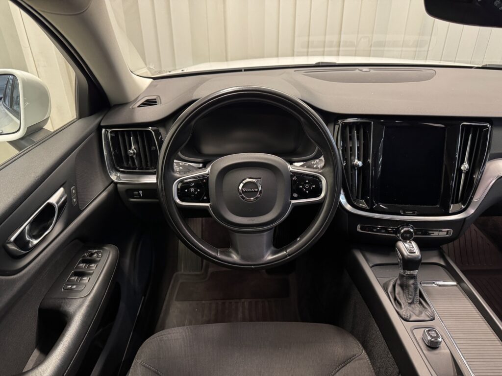 Volvo V60 Cross Country, image 10