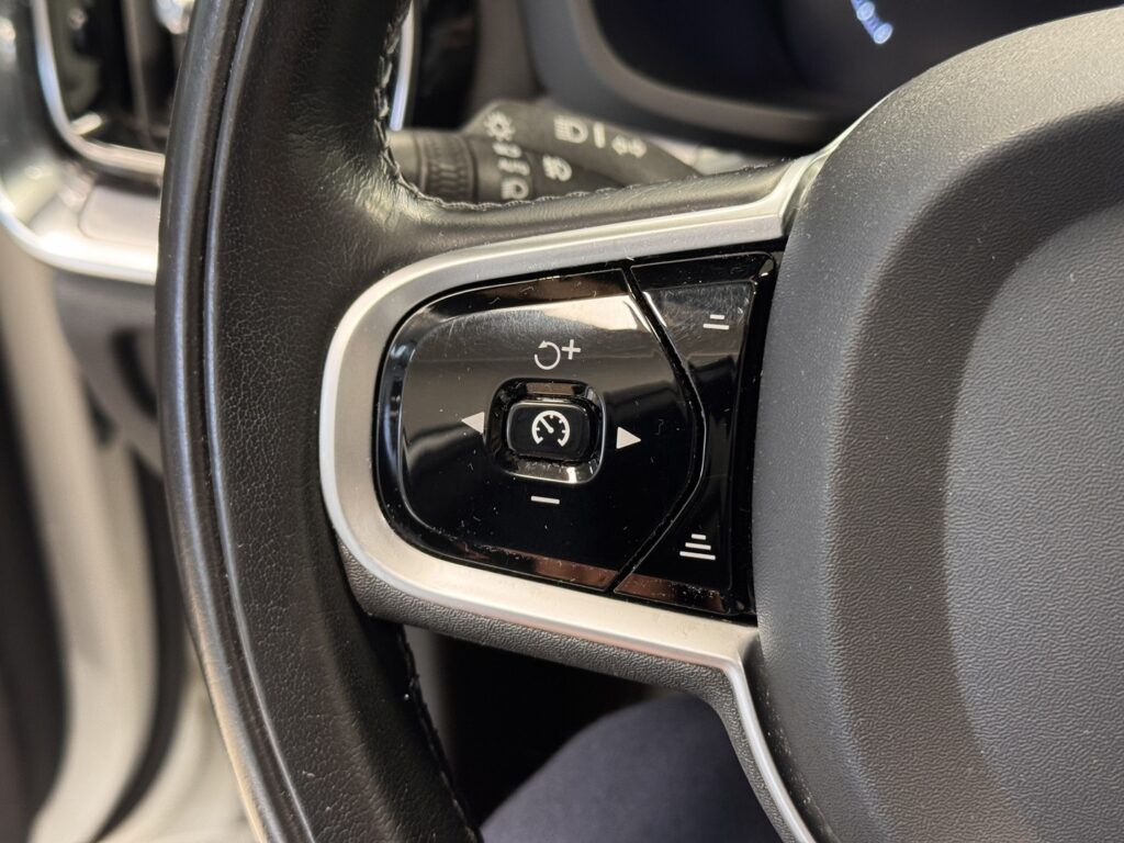 Volvo V60 Cross Country, image 12