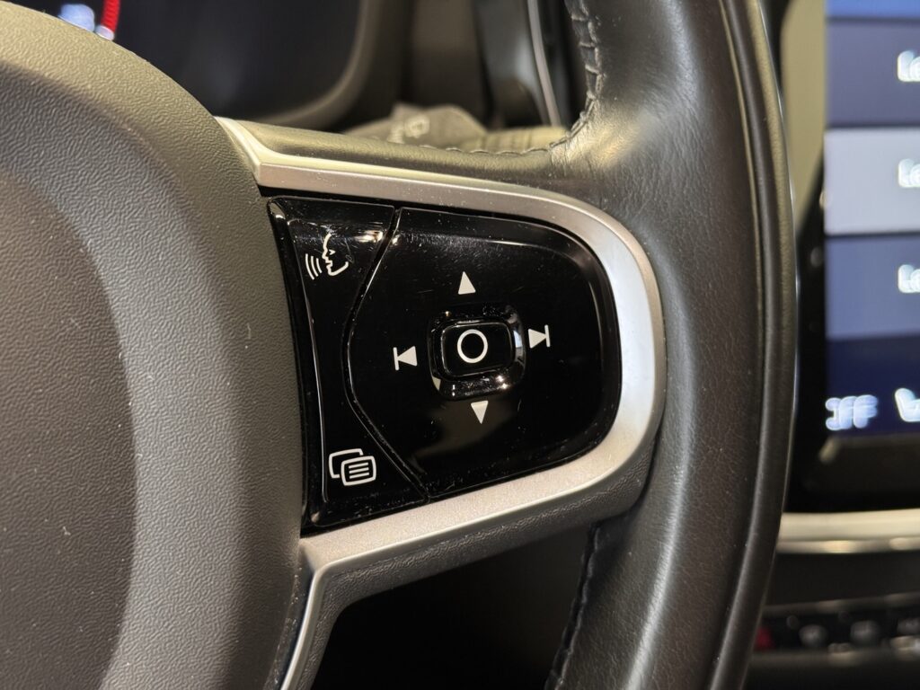 Volvo V60 Cross Country, image 13