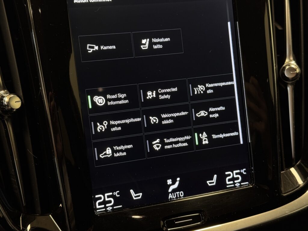 Volvo V60 Cross Country, image 18