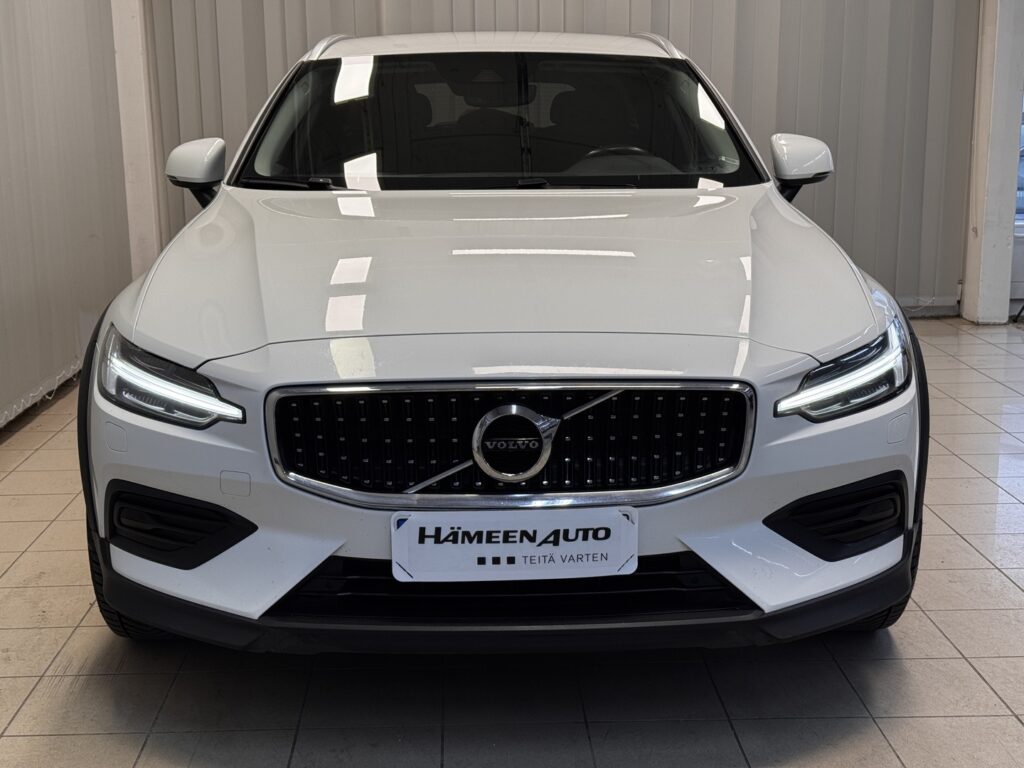 Volvo V60 Cross Country, image 2