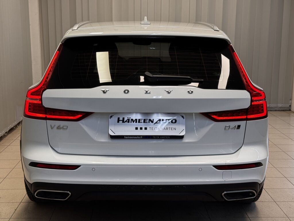 Volvo V60 Cross Country, image 4