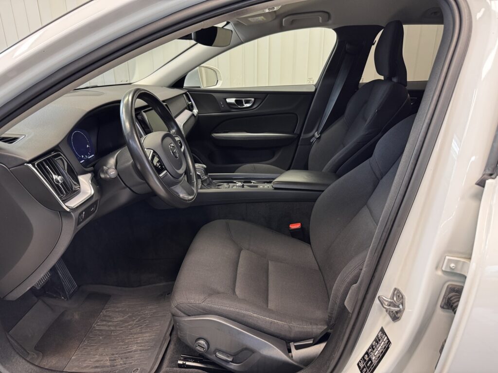Volvo V60 Cross Country, image 5