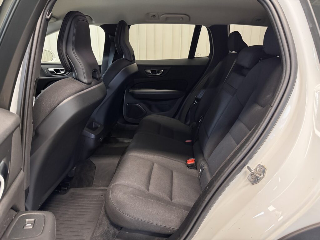 Volvo V60 Cross Country, image 6