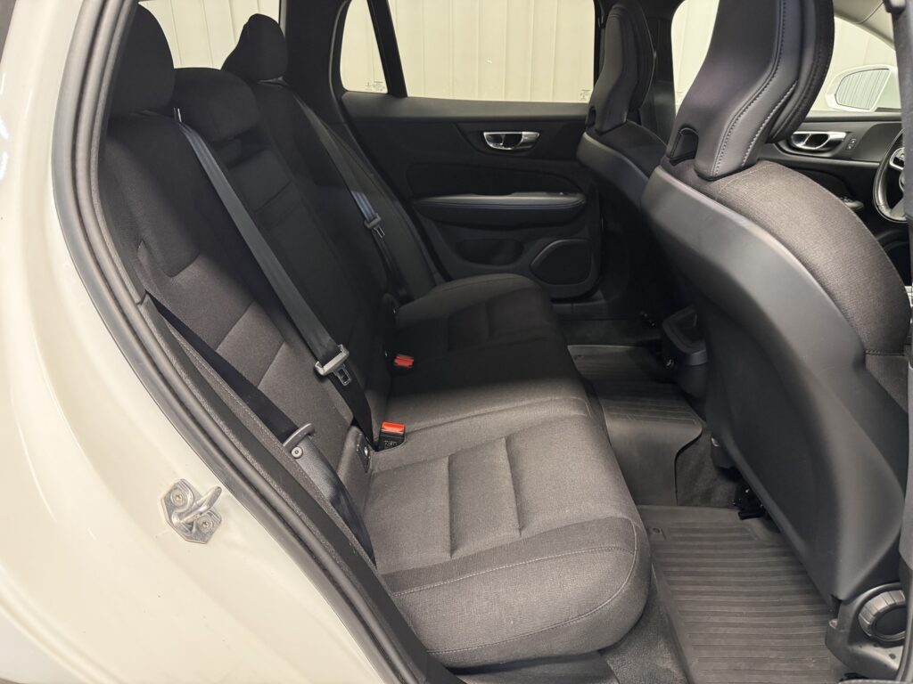 Volvo V60 Cross Country, image 7