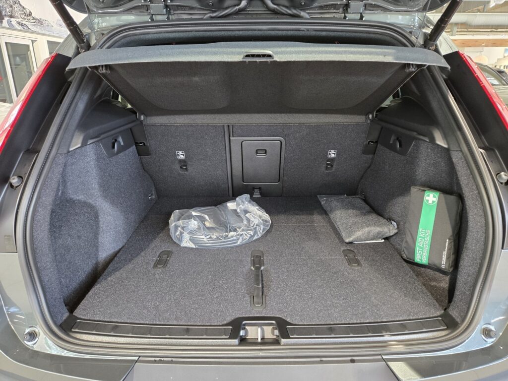 Volvo EX40, image 14