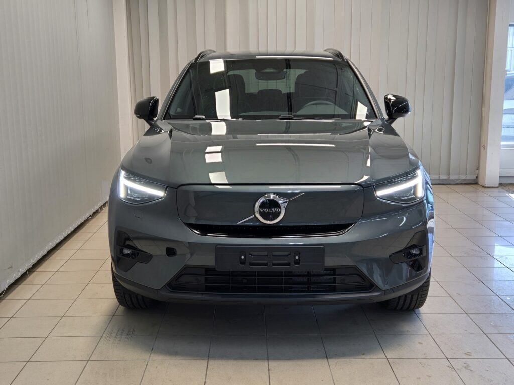 Volvo EX40, image 3