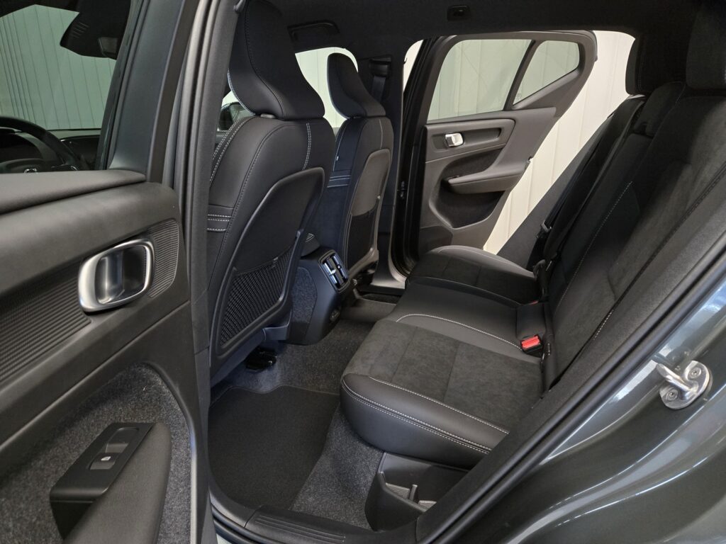 Volvo EX40, image 7