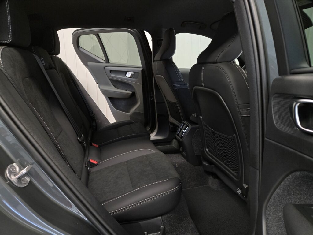 Volvo EX40, image 8