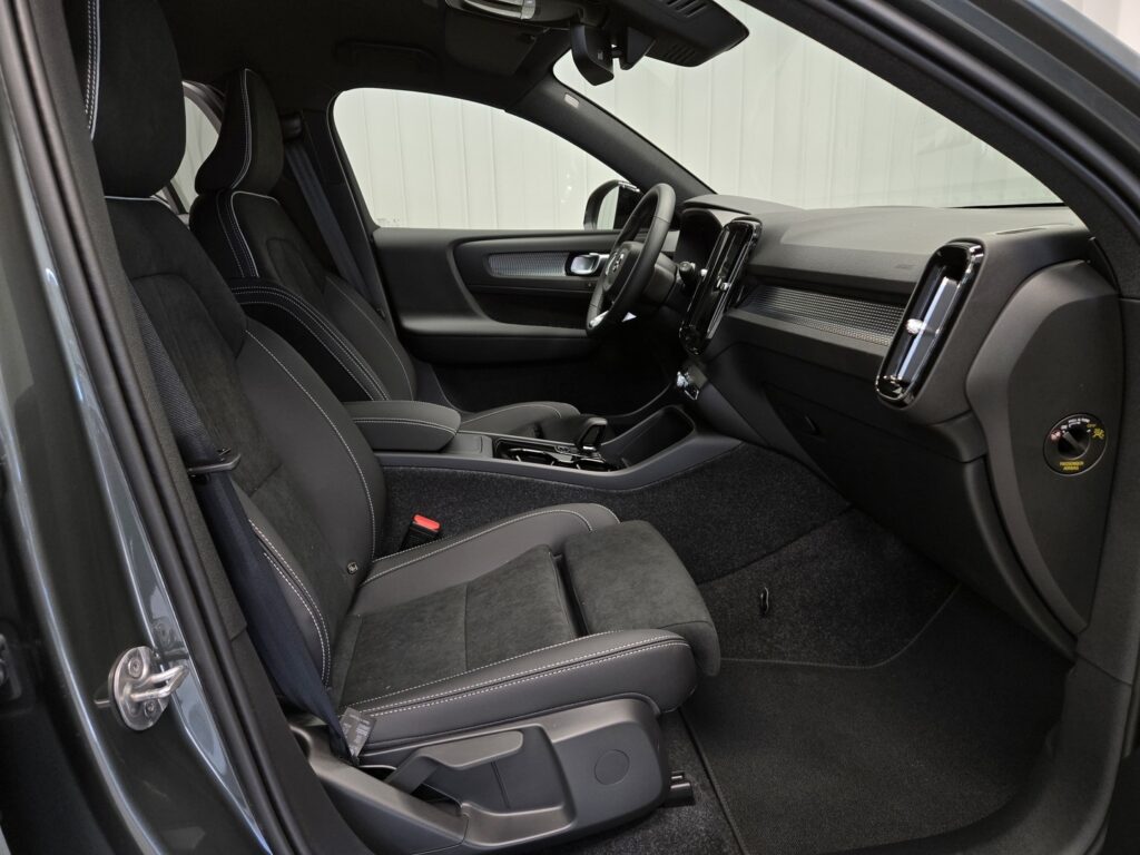 Volvo EX40, image 9