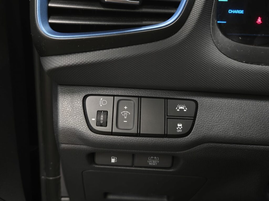 Hyundai IONIQ hybrid, image 12