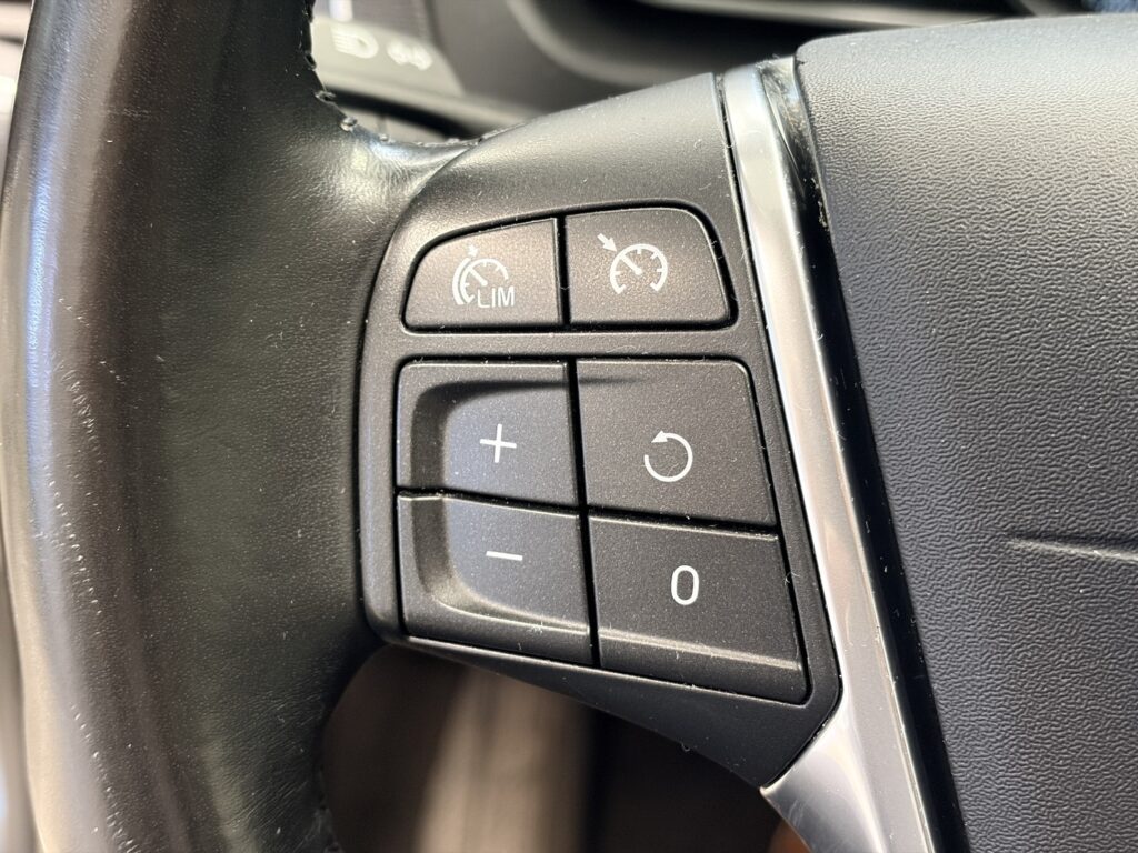 Volvo V40, image 13