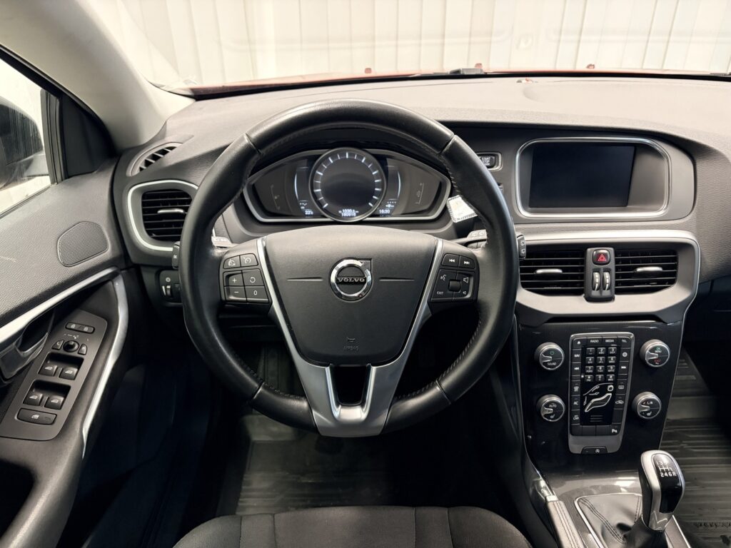 Volvo V40 Cross Country, image 12