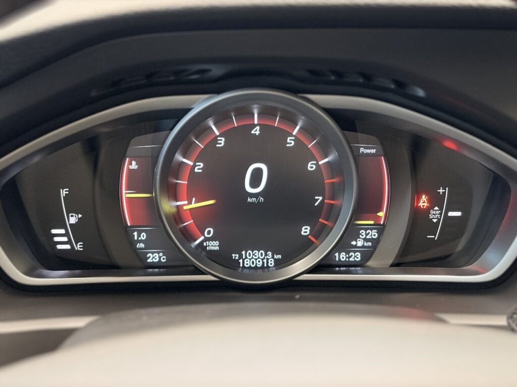 Volvo V40 Cross Country, image 13
