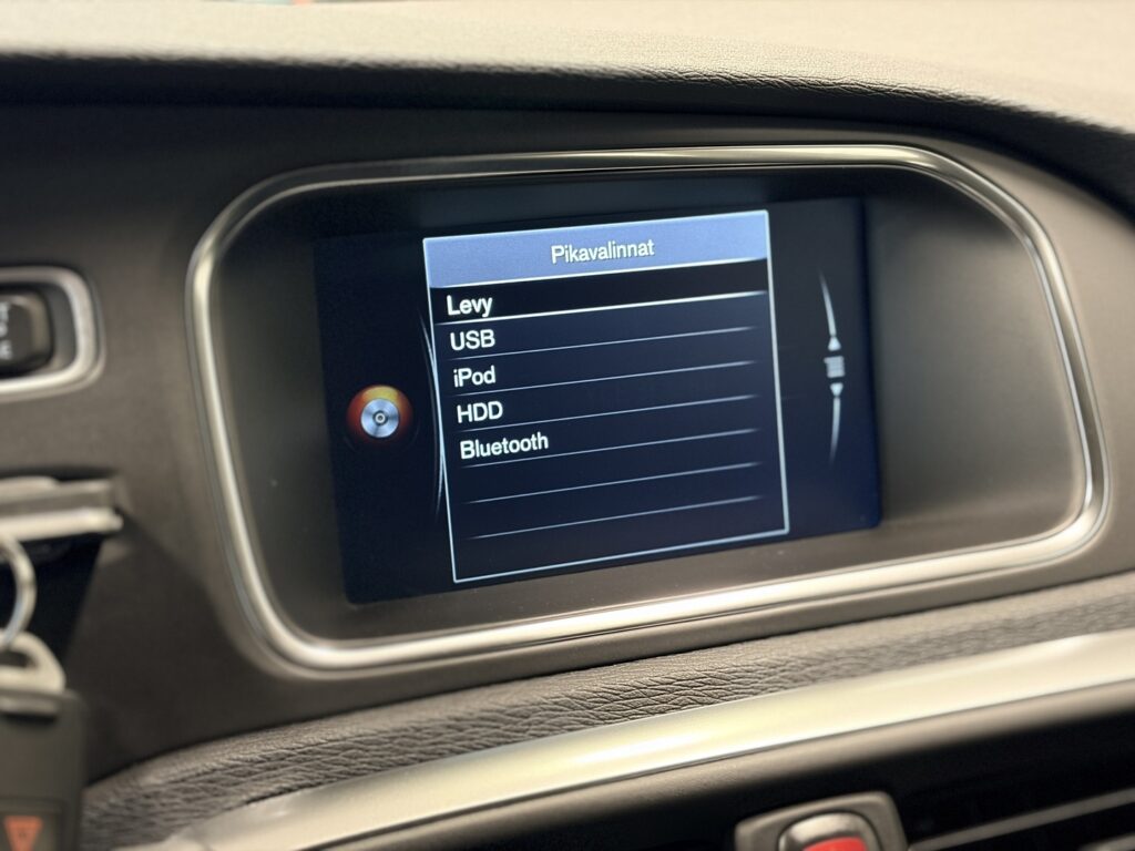 Volvo V40 Cross Country, image 17
