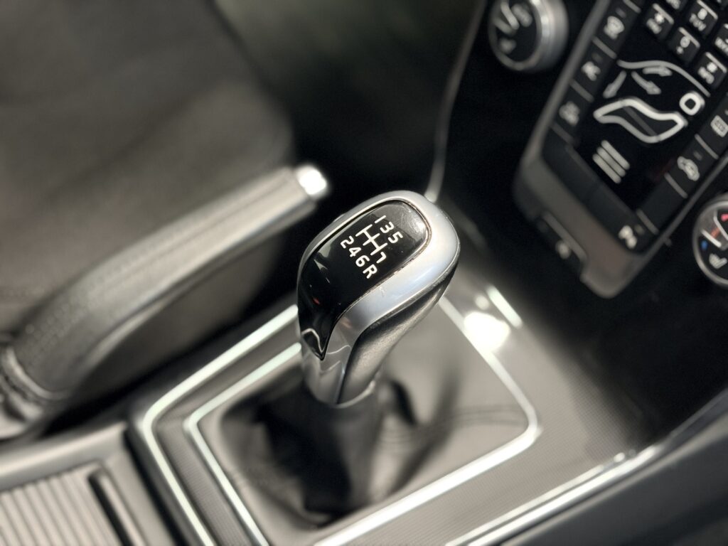 Volvo V40 Cross Country, image 22