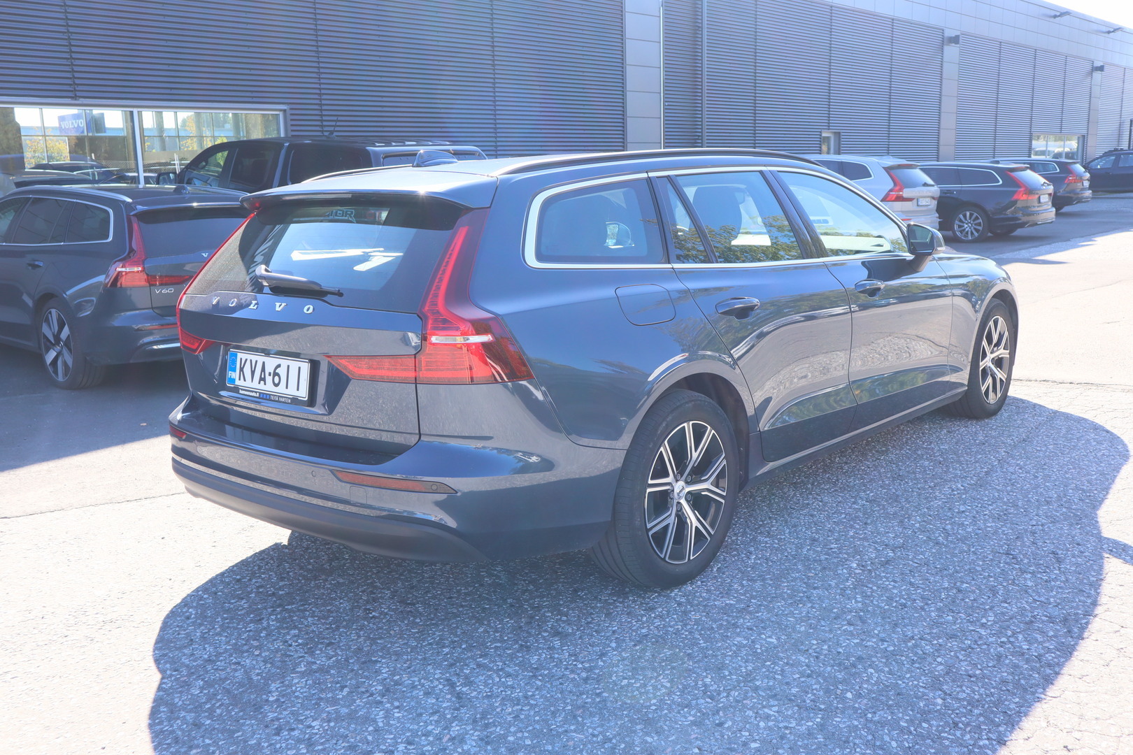 Volvo V60 B3 MHEV Business Core DCT aut 2022, photo 3/13