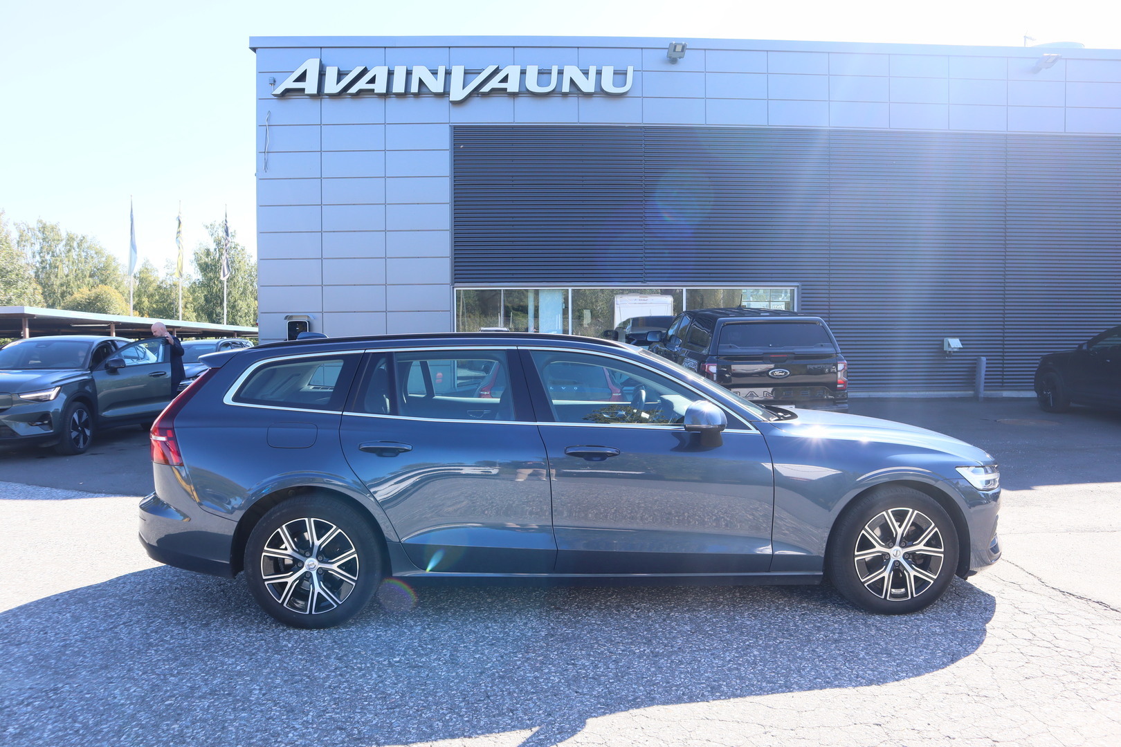 Volvo V60 B3 MHEV Business Core DCT aut 2022, photo 4/13
