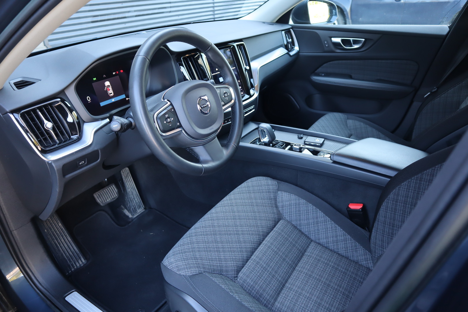 Volvo V60 B3 MHEV Business Core DCT aut 2022, photo 6/13