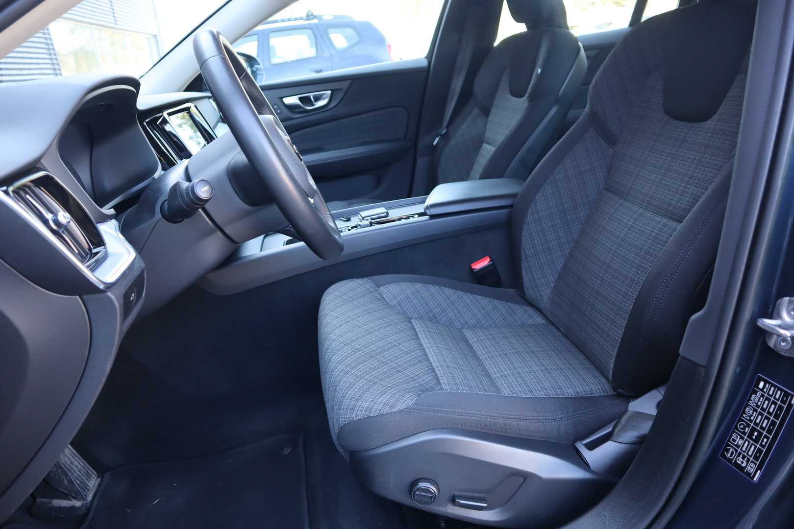 Volvo V60 B3 MHEV Business Core DCT aut 2022, photo 7/13