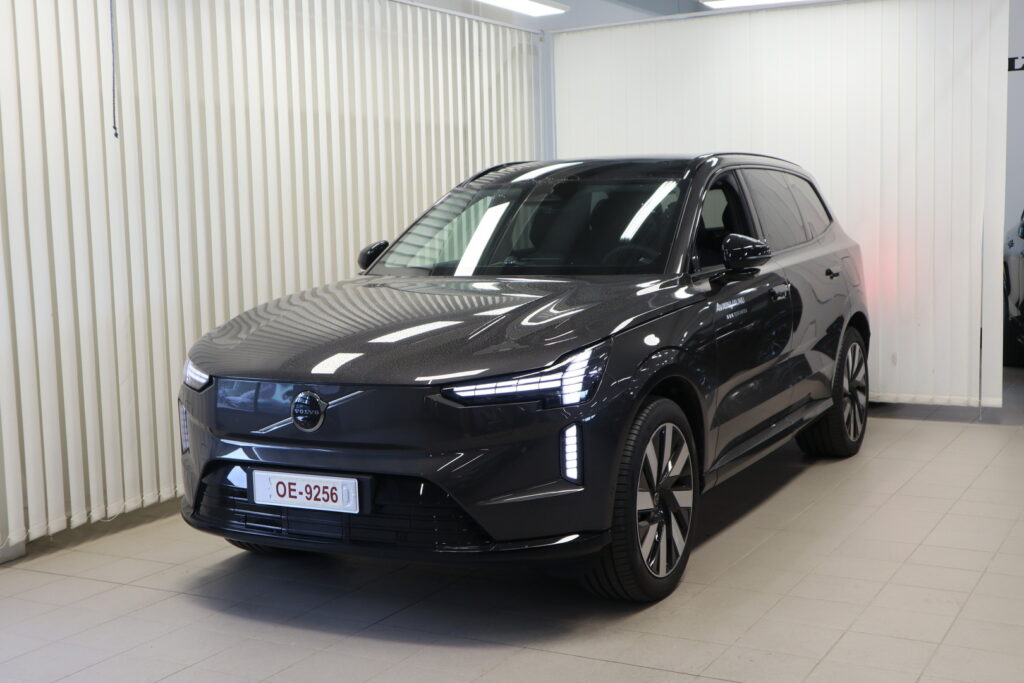 Volvo EX90, image 1