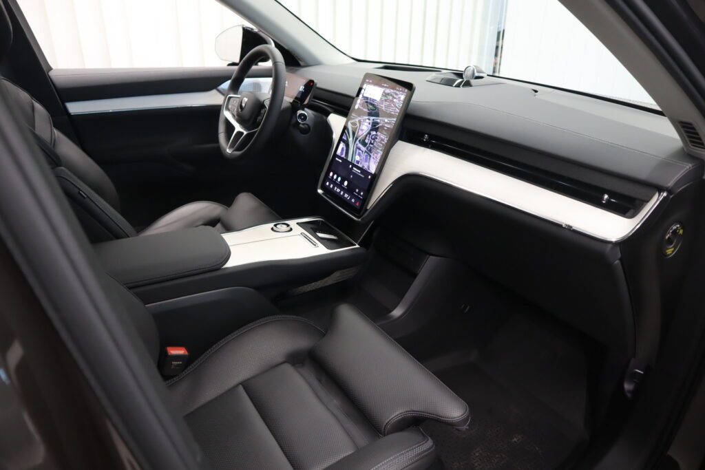 Volvo EX90, image 10