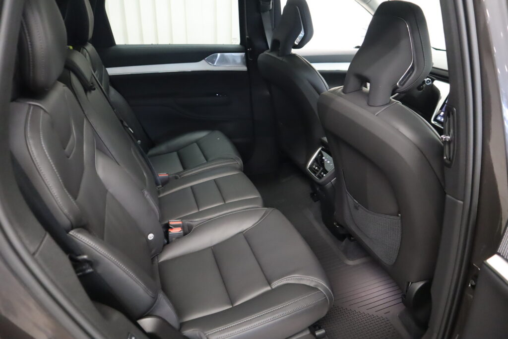 Volvo EX90, image 11