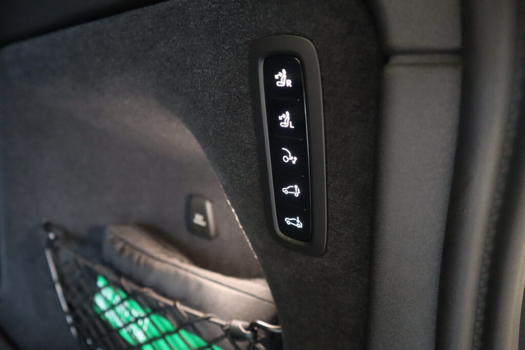 Volvo EX90, image 13